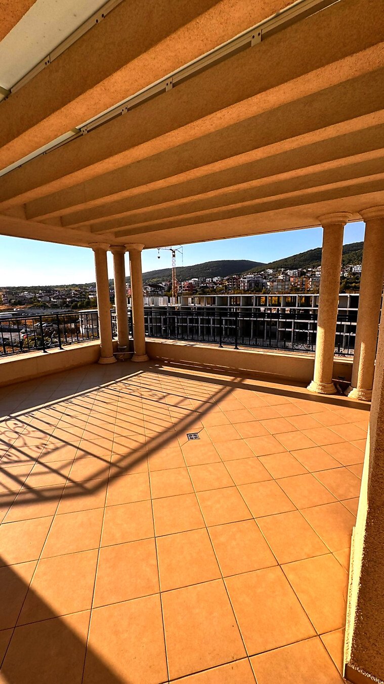 Трехкомнатная квартира в комплексе Villa Florence