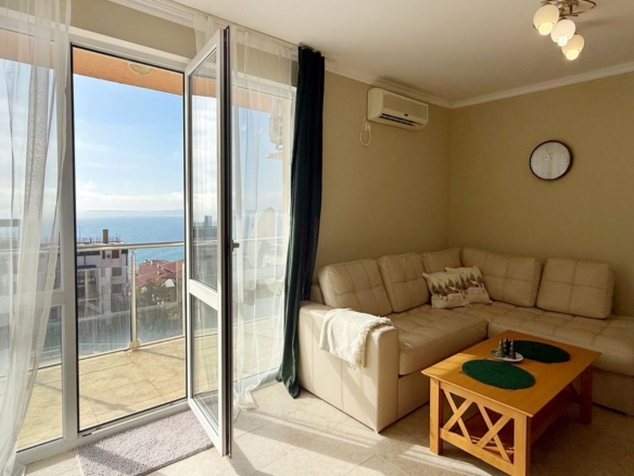 Трехкомнатная квартира в комплексе Vista Residence