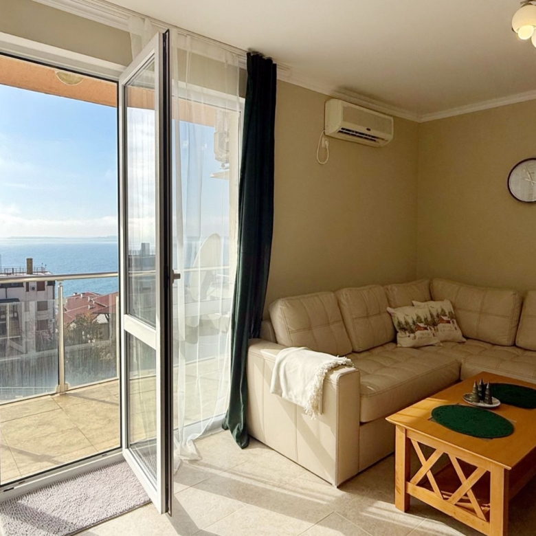 Трехкомнатная квартира в комплексе Vista Residence