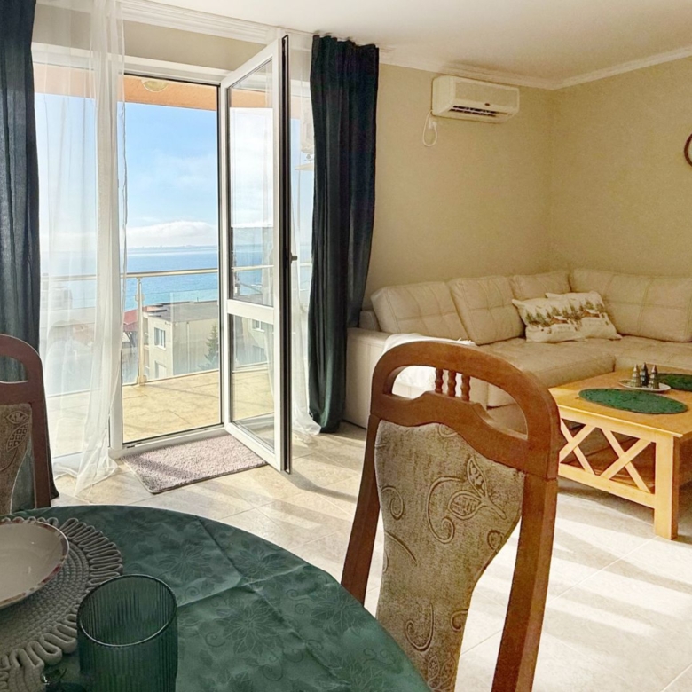 Трехкомнатная квартира в комплексе Vista Residence