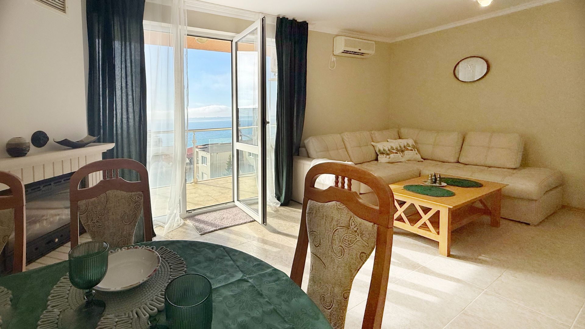 Трехкомнатная квартира в комплексе Vista Residence
