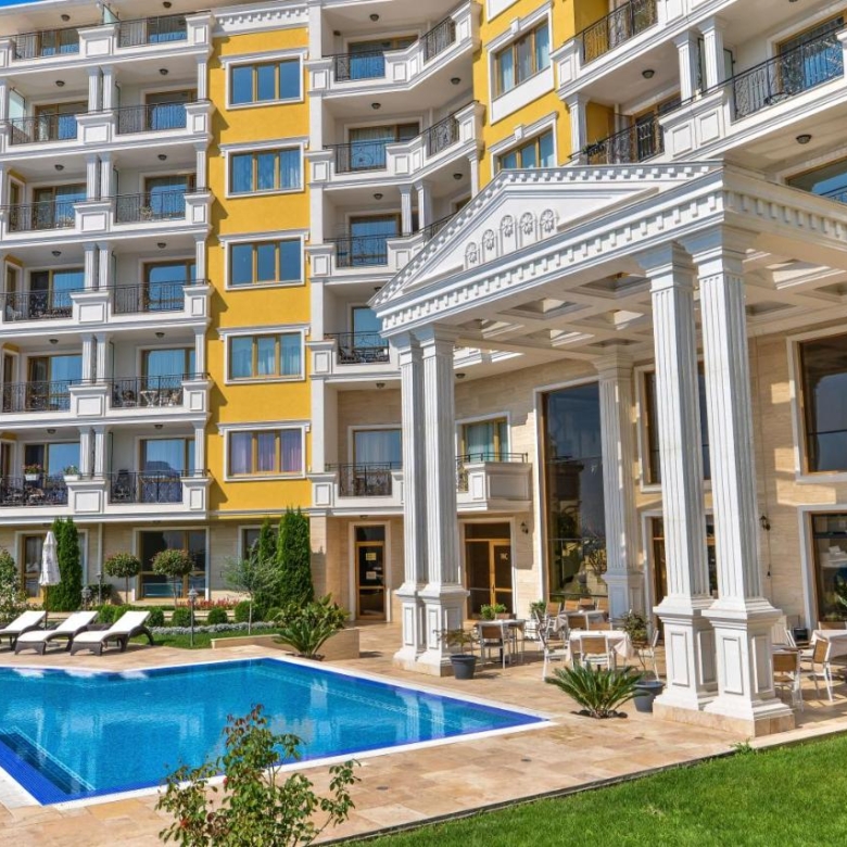 Четырехкомнатная квартира в к-с Villa Florence