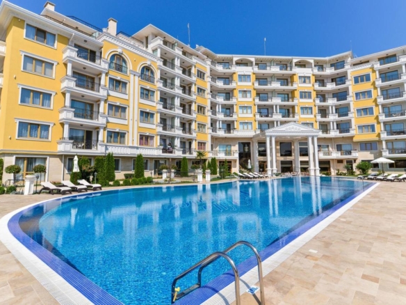 Четырехкомнатная квартира в к-с Villa Florence