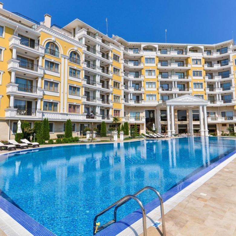 Четырехкомнатная квартира в к-с Villa Florence