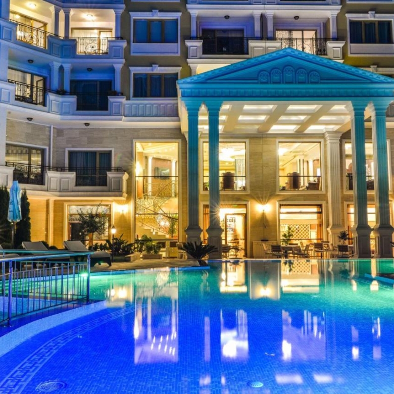 Четырехкомнатная квартира в к-с Villa Florence
