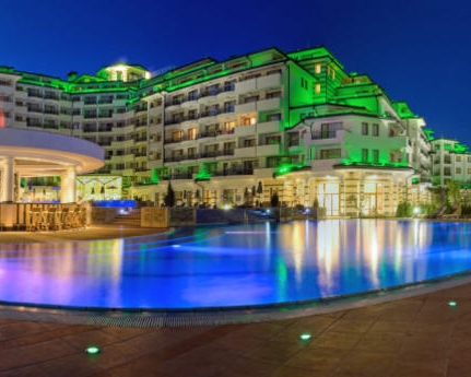 Трехкомнатная квартира в к-с Emerald Resort
