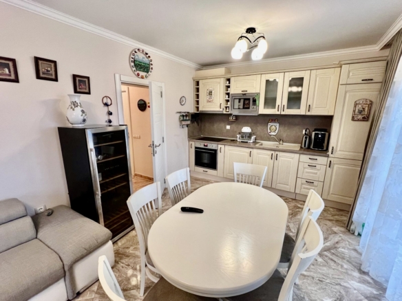 Трехкомнатная квартира в к-с Villa Florence