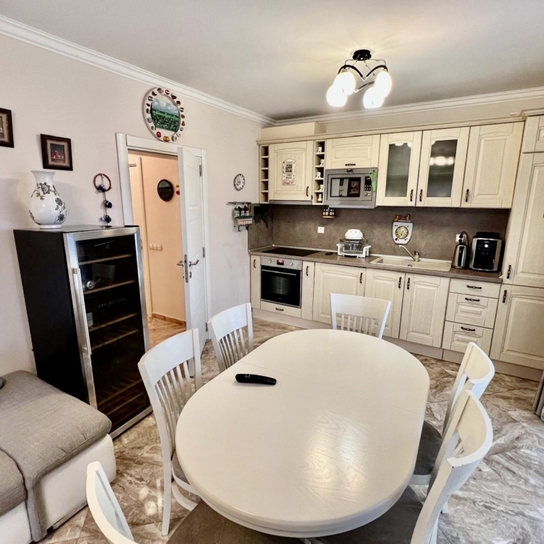 Трехкомнатная квартира в к-с Villa Florence