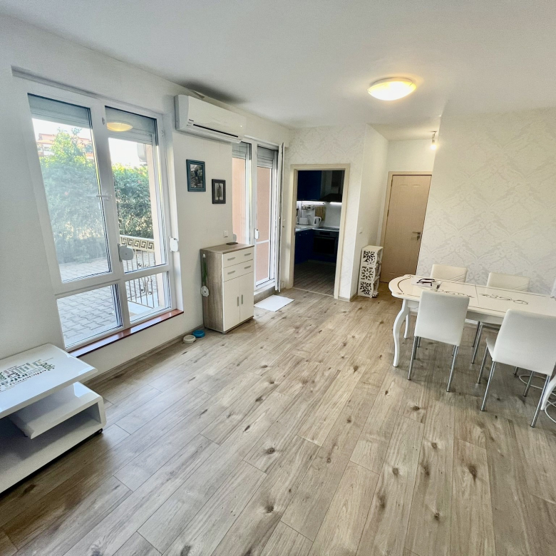 Трехкомнатная квартира в жилом доме Lazur 15