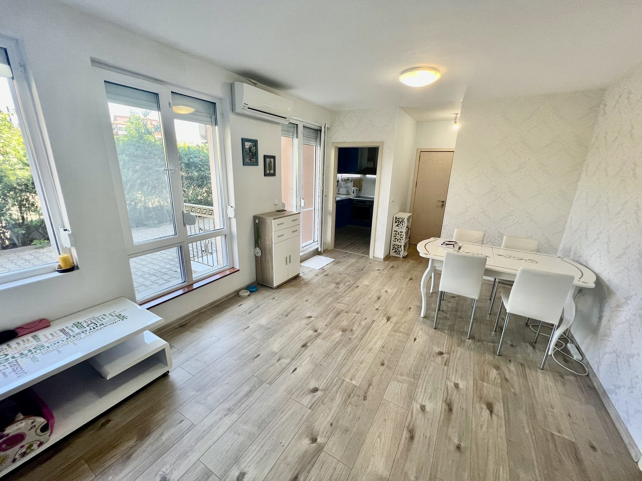 Трехкомнатная квартира в жилом доме Lazur 15