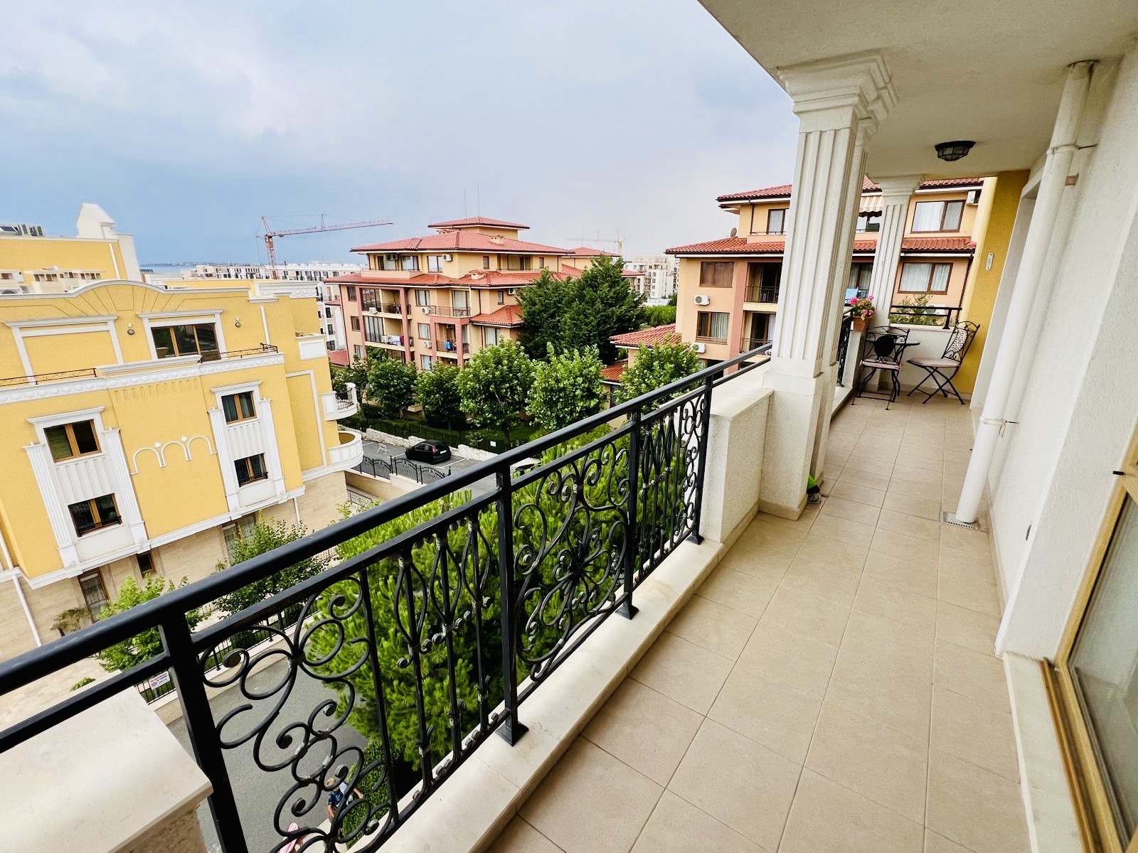 Трехкомнатная квартира в к-с Villa Florence