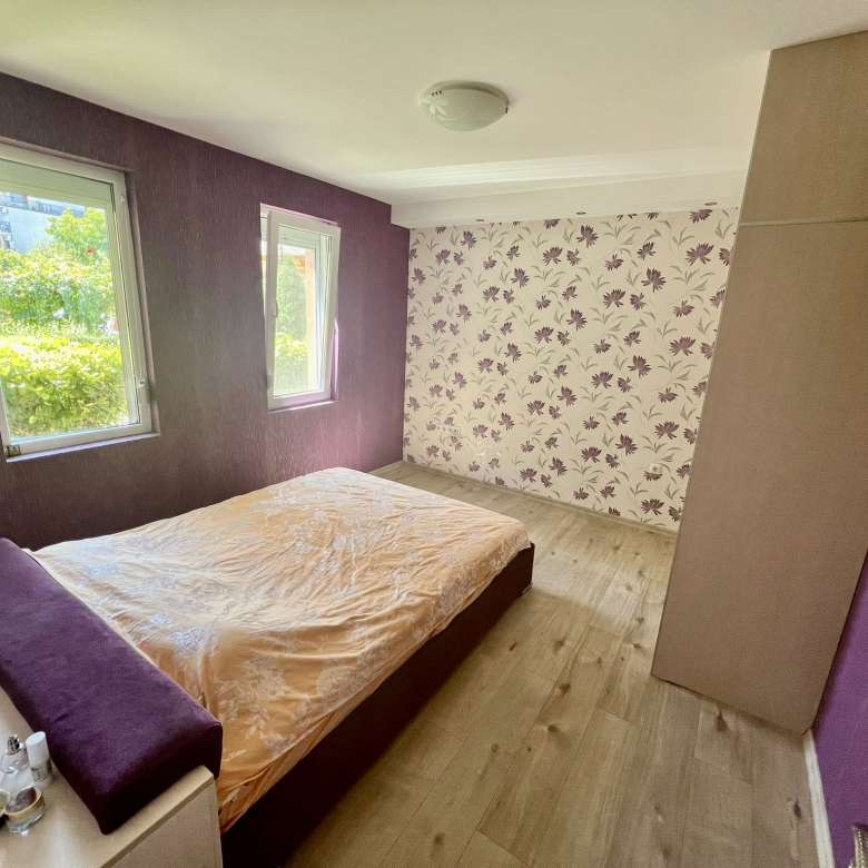 Трехкомнатная квартира в жилом доме Lazur 15