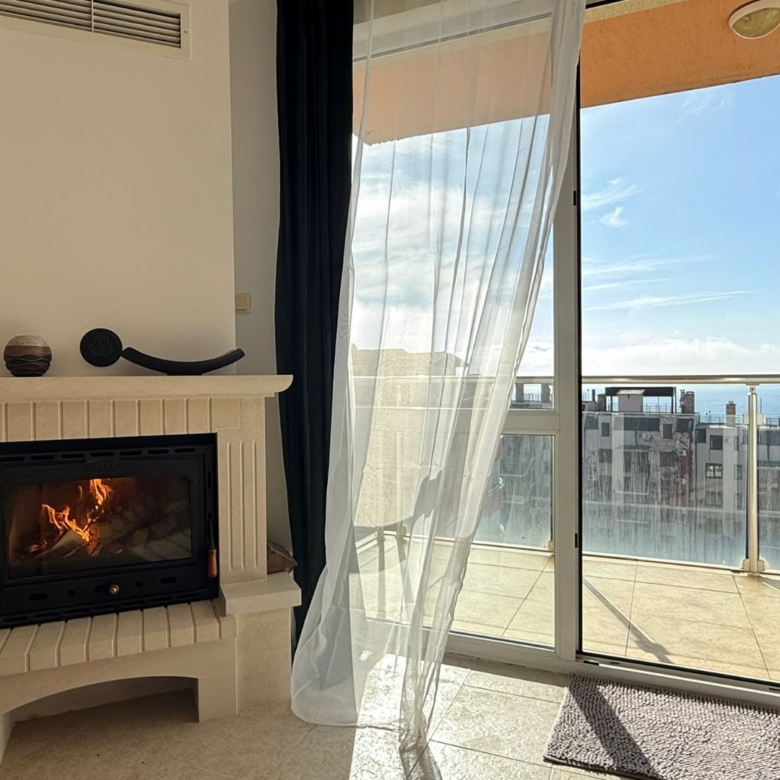 Трехкомнатная квартира в комплексе Vista Residence