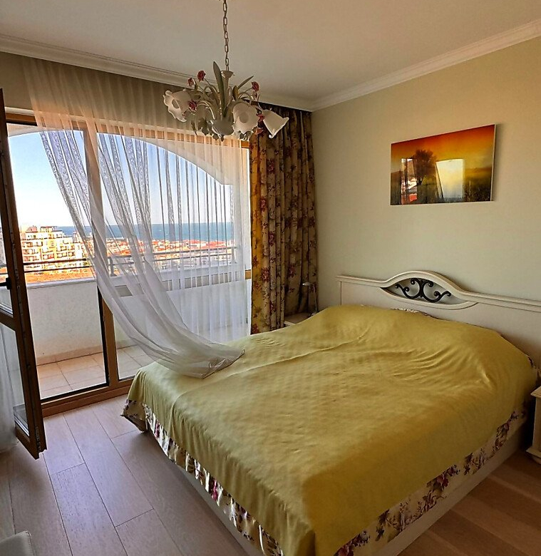 Трехкомнатная квартира в комплексе Villa Florence