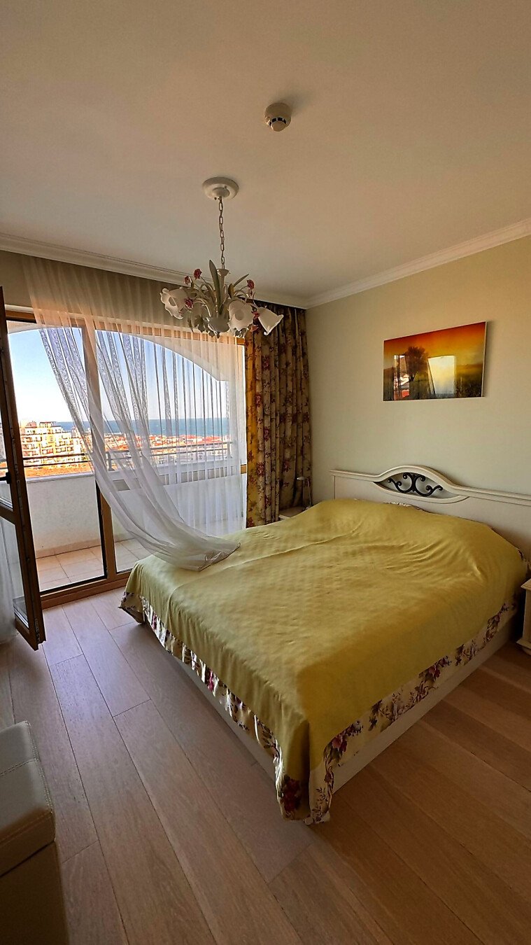 Трехкомнатная квартира в комплексе Villa Florence