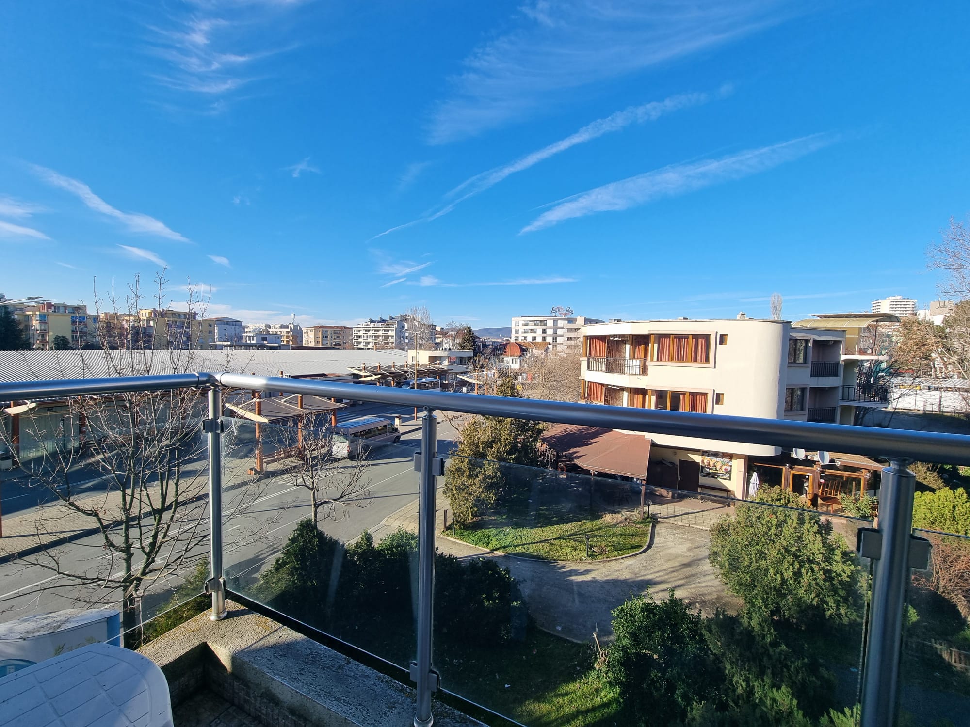 Трехкомнатная квартира в к-с Flores Park
