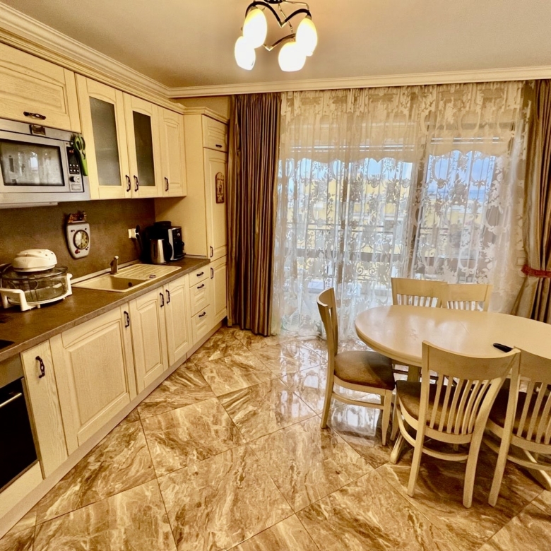 Трехкомнатная квартира в к-с Villa Florence