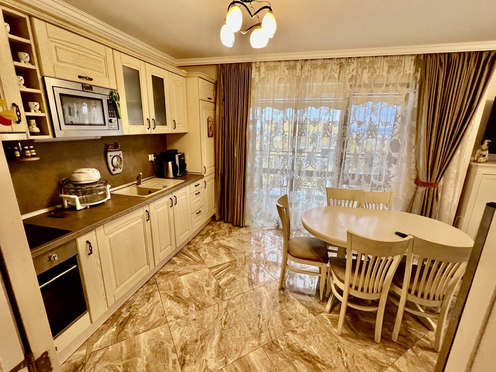 Трехкомнатная квартира в к-с Villa Florence