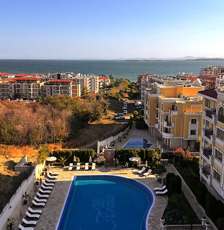 Трехкомнатная квартира в комплексе Villa Florence