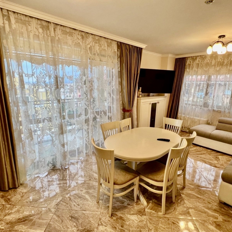 Трехкомнатная квартира в к-с Villa Florence