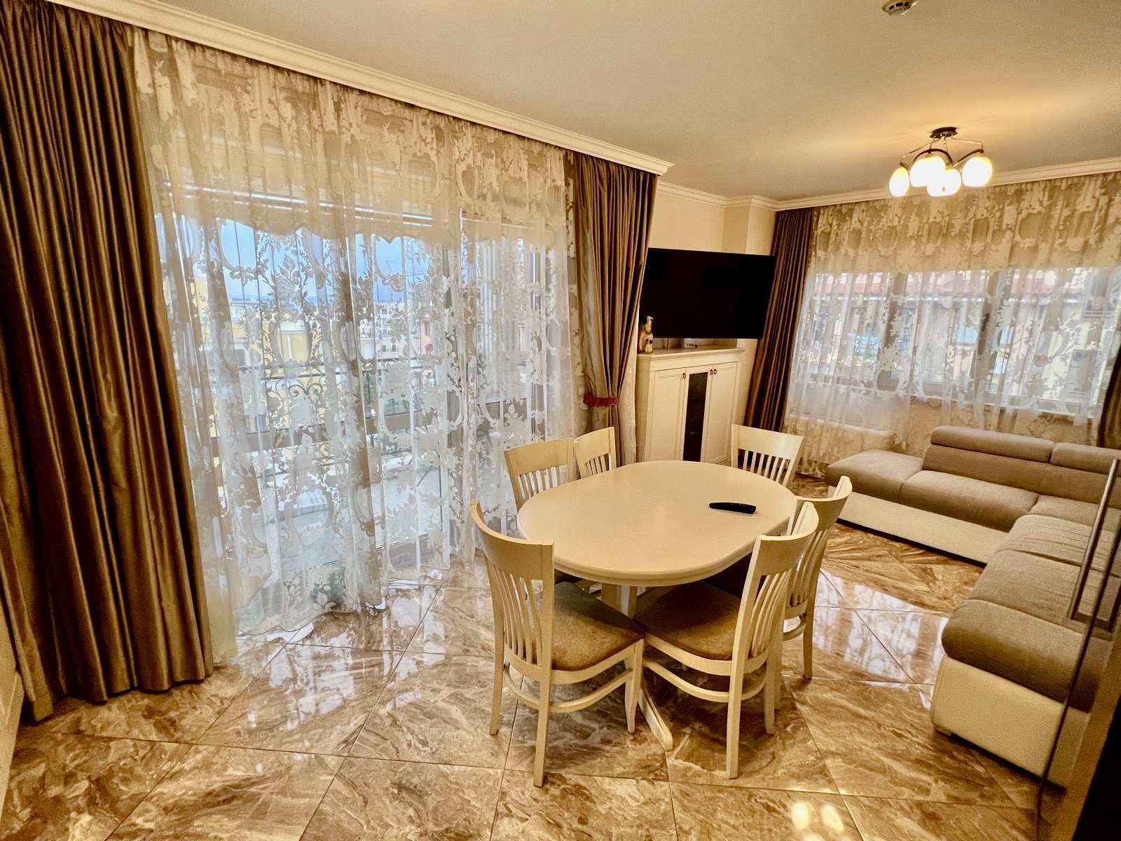 Трехкомнатная квартира в к-с Villa Florence