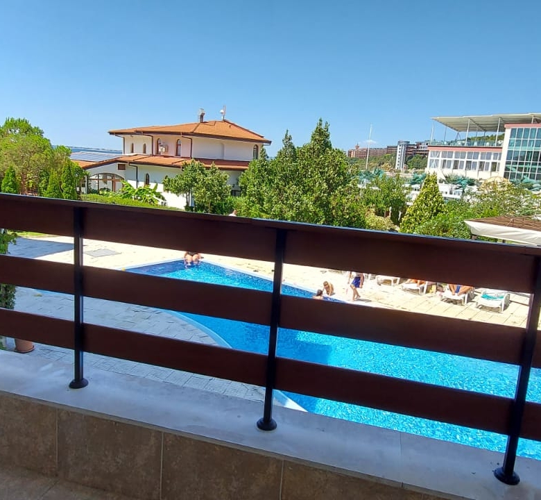 Трехкомнатная квартира в к-с Robinson Beach