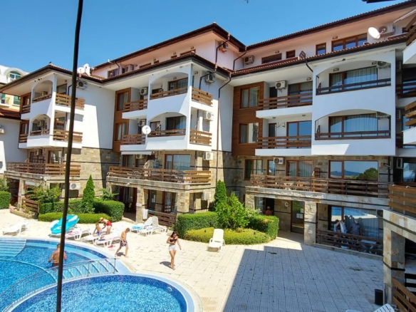 Трехкомнатная квартира в к-с Robinson Beach