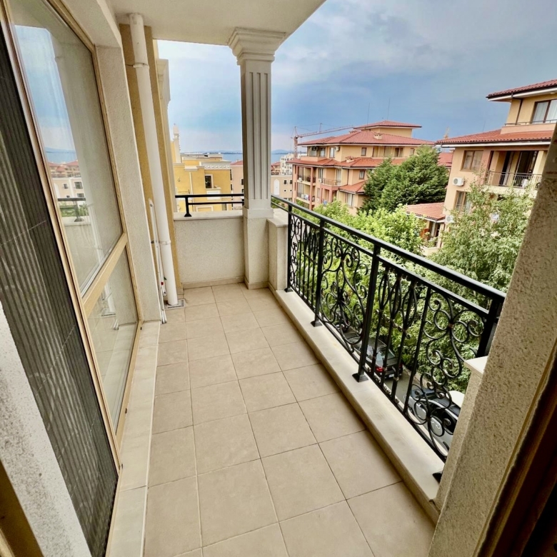 Трехкомнатная квартира в к-с Villa Florence