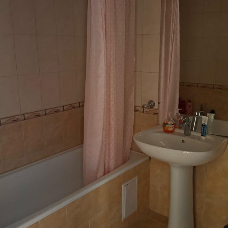 Трехкомнатная квартира в к-с Вила Романа