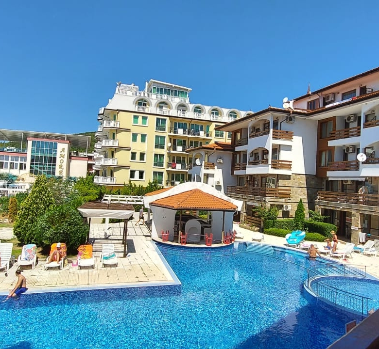 Трехкомнатная квартира в к-с Robinson Beach