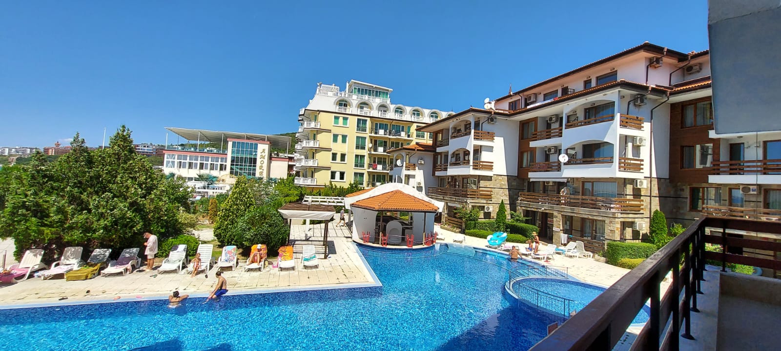 Трехкомнатная квартира в к-с Robinson Beach