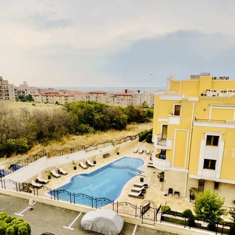 Трехкомнатная квартира в к-с Villa Florence