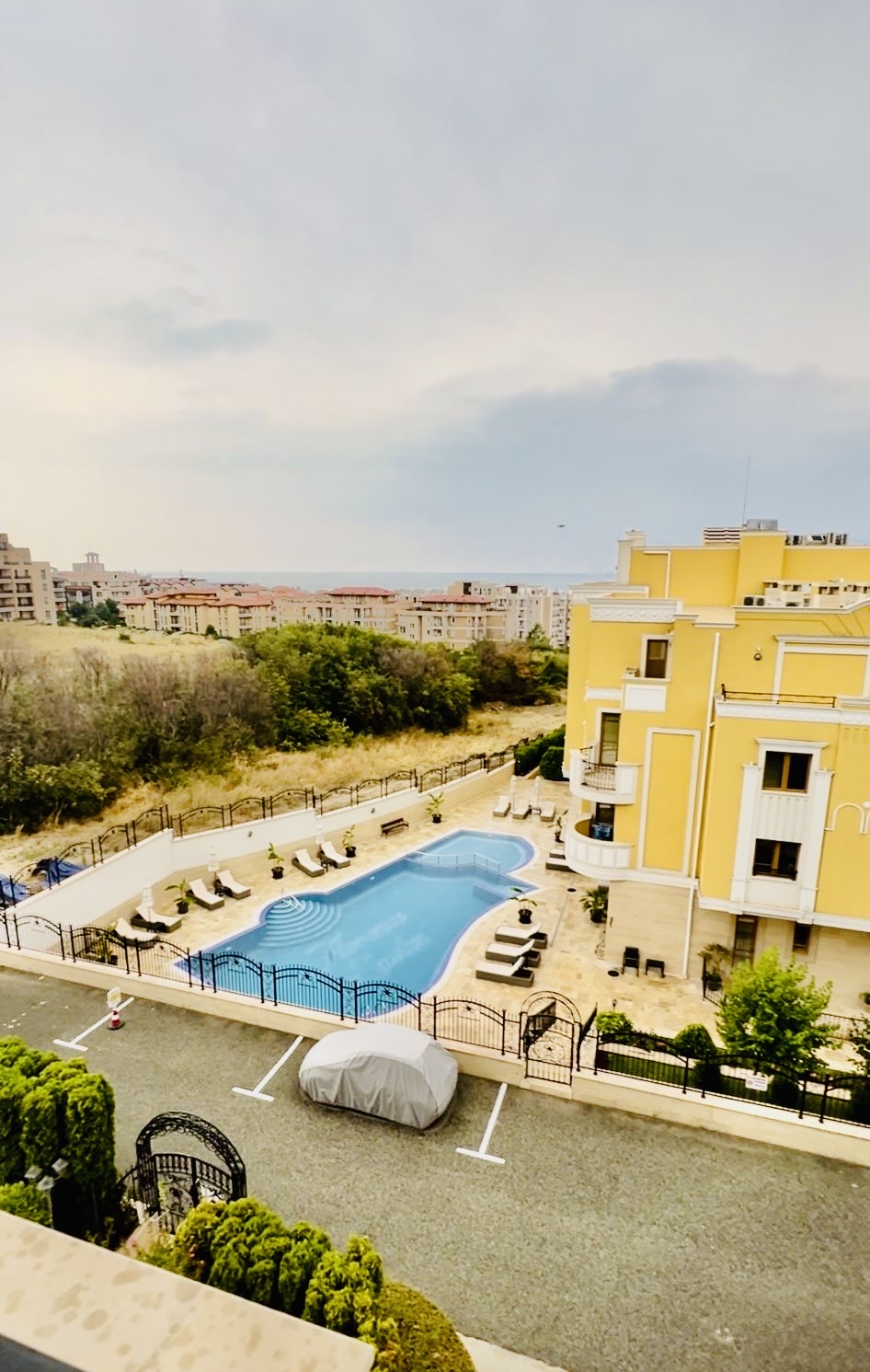 Трехкомнатная квартира в к-с Villa Florence