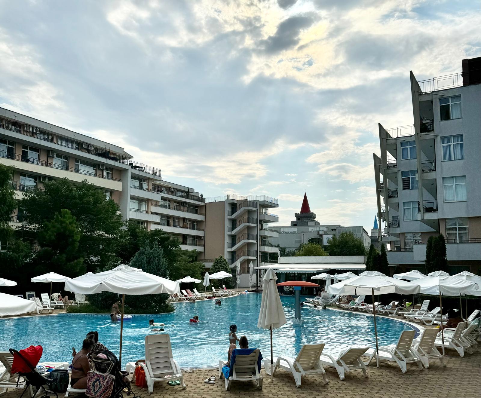 Трехкомнатная квартира в к-с Grand Kamelia
