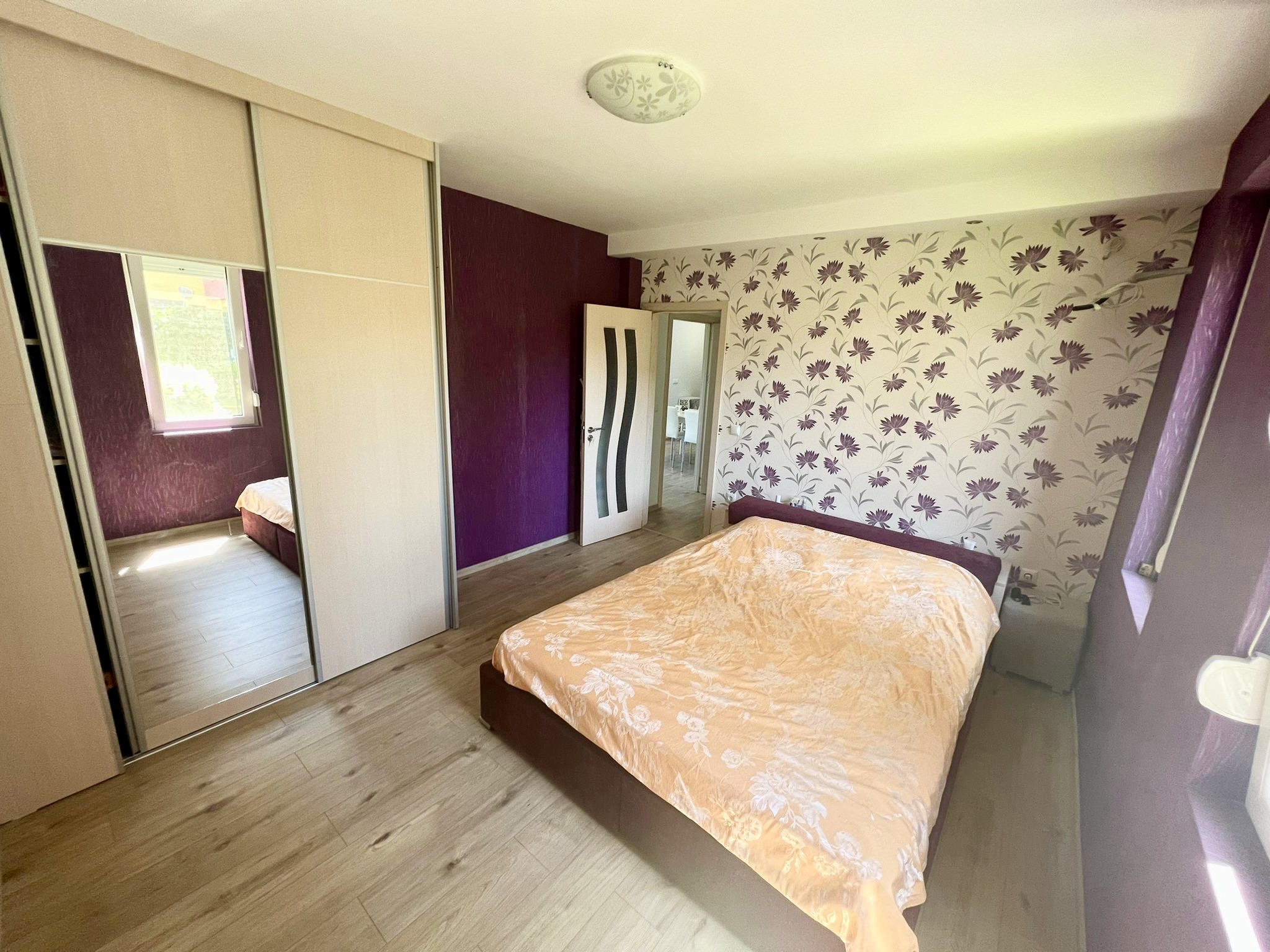 Трехкомнатная квартира в жилом доме Lazur 15