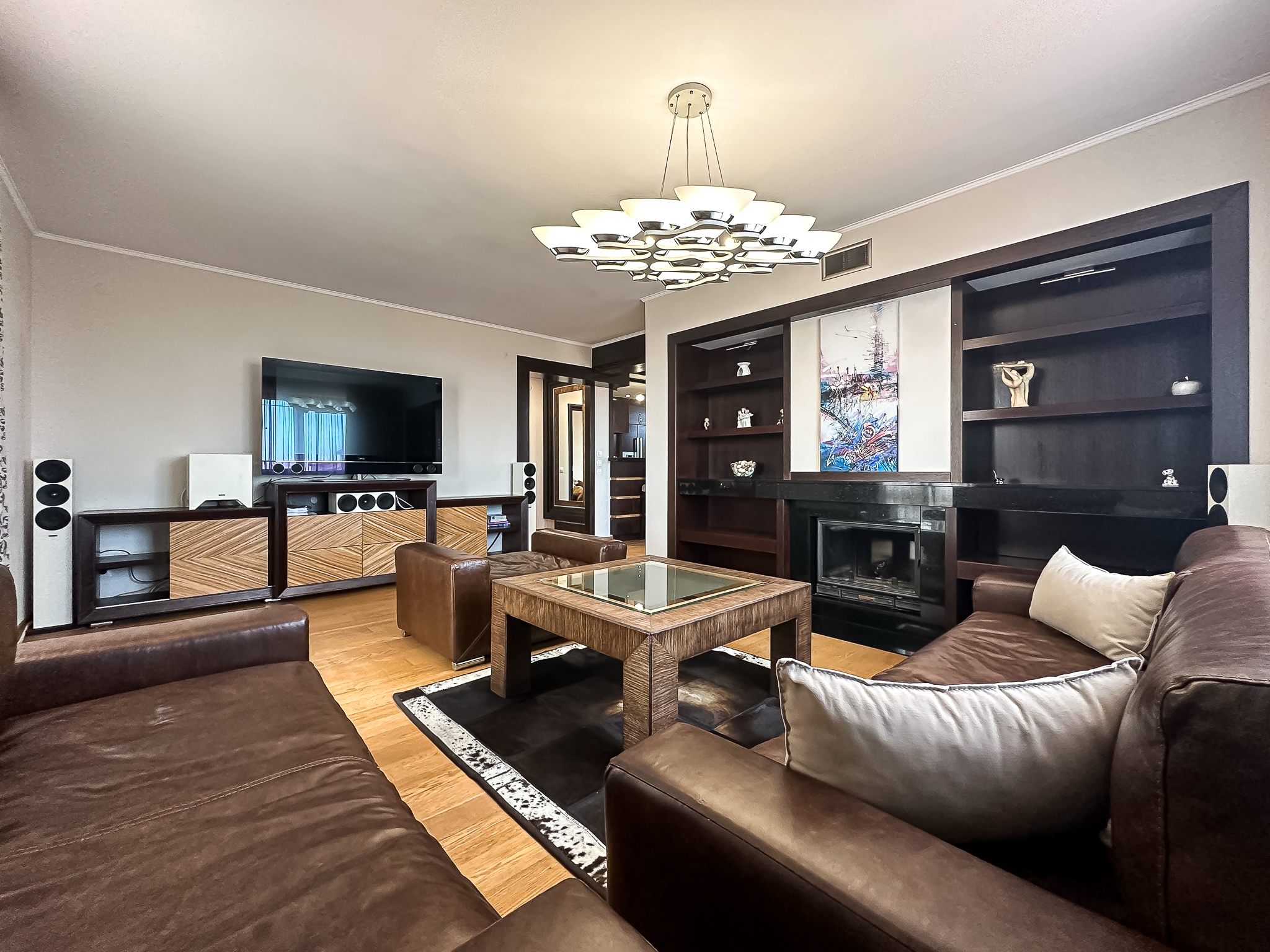 Esteban Penthouse – 66 пятикомнатная квартира в к-с Esteban