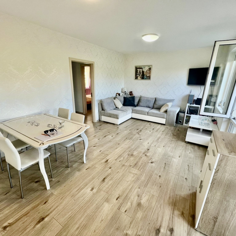 Трехкомнатная квартира в жилом доме Lazur 15