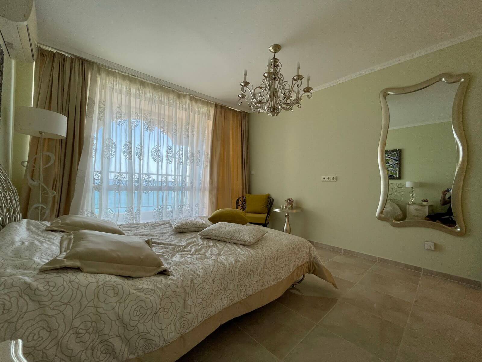 Трехкомнатная квартира в к-с Grand Hotel