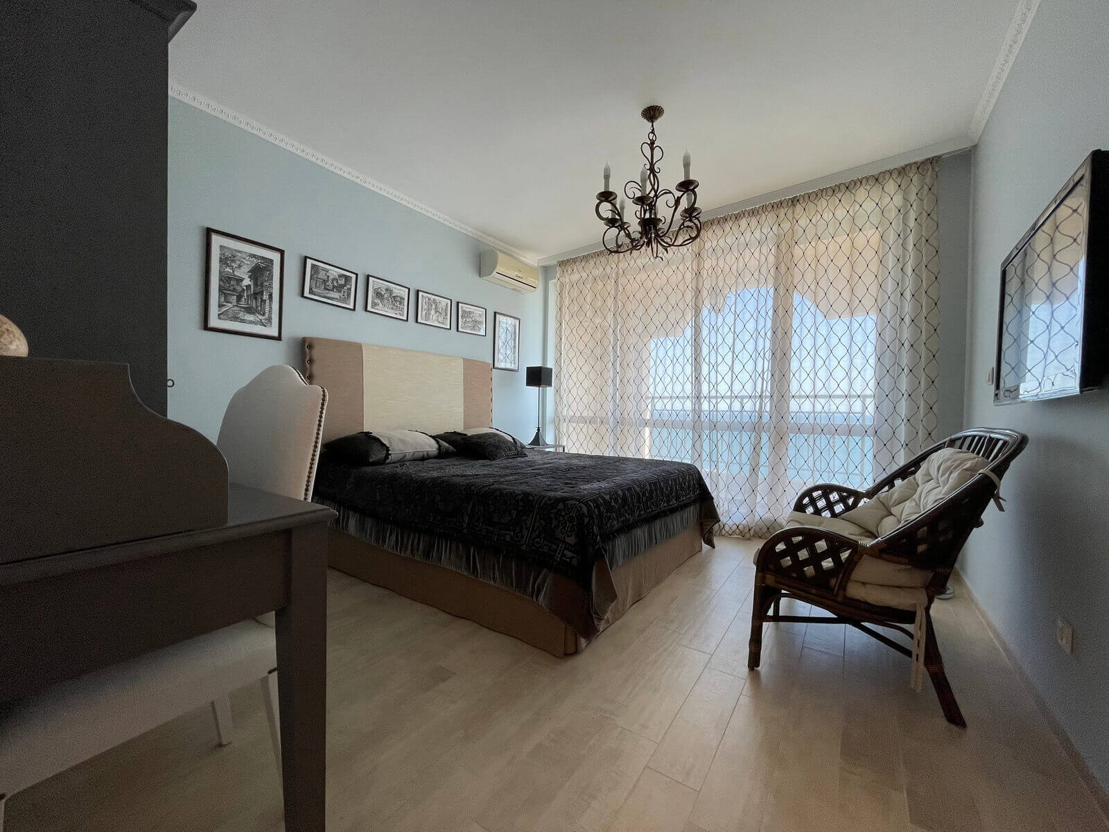 Трехкомнатная квартира в к-с Grand Hotel