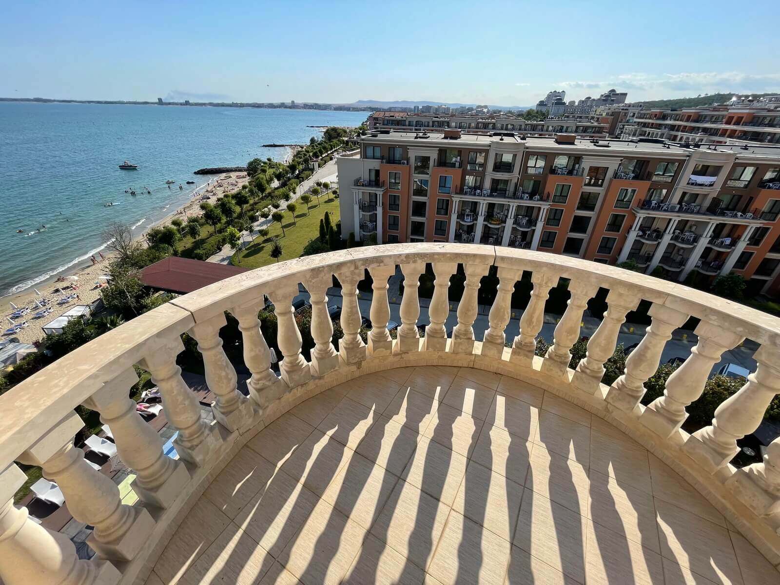 Трехкомнатная квартира в к-с Grand Hotel