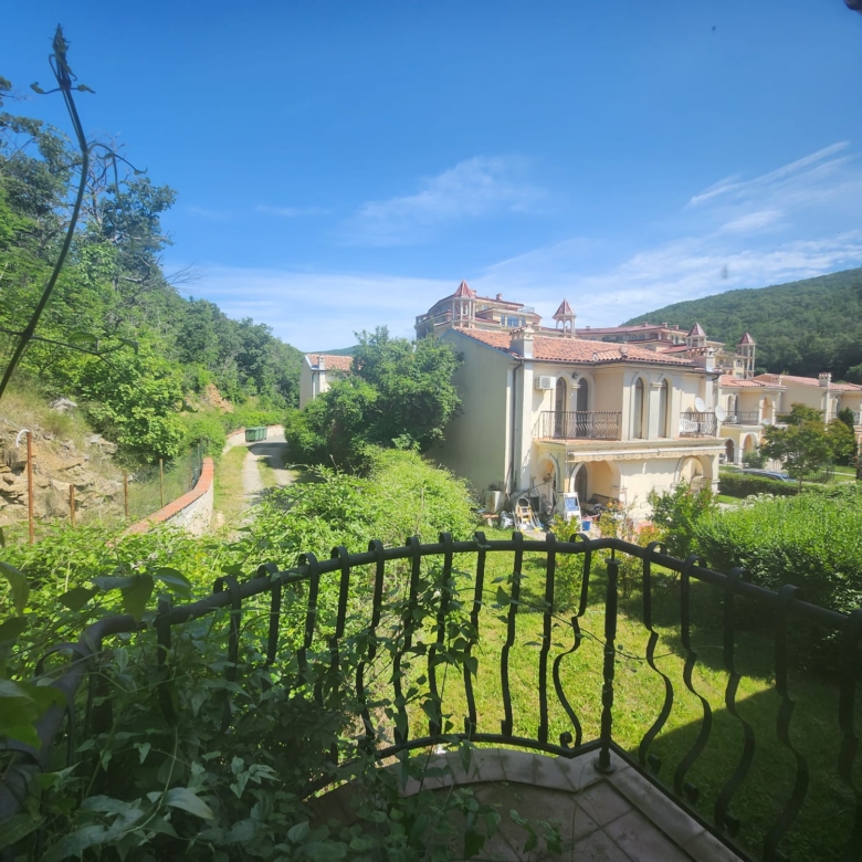 Квартира с 3-мя спальнями в к-с Vila Romana