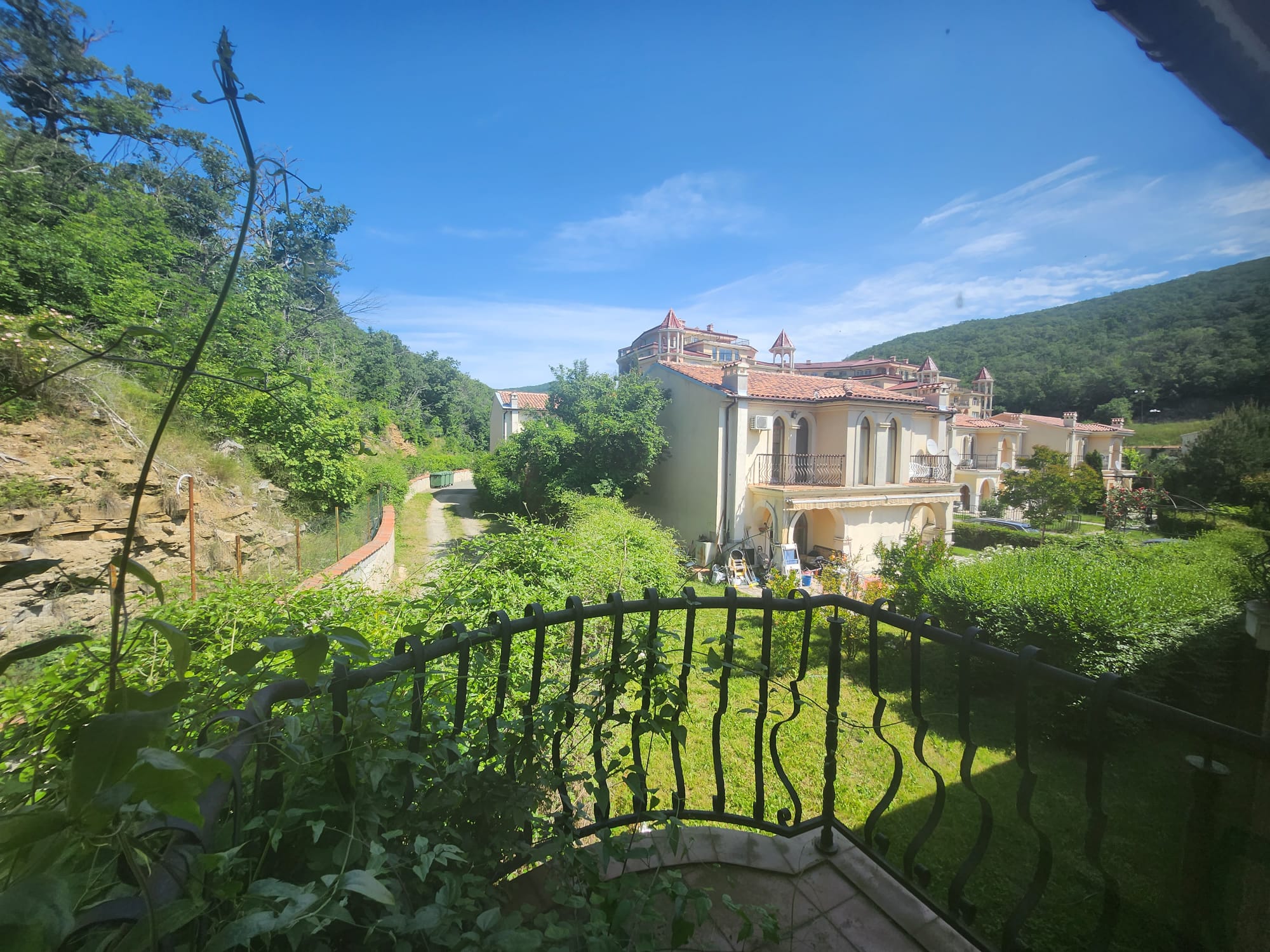Квартира с 3-мя спальнями в к-с Vila Romana