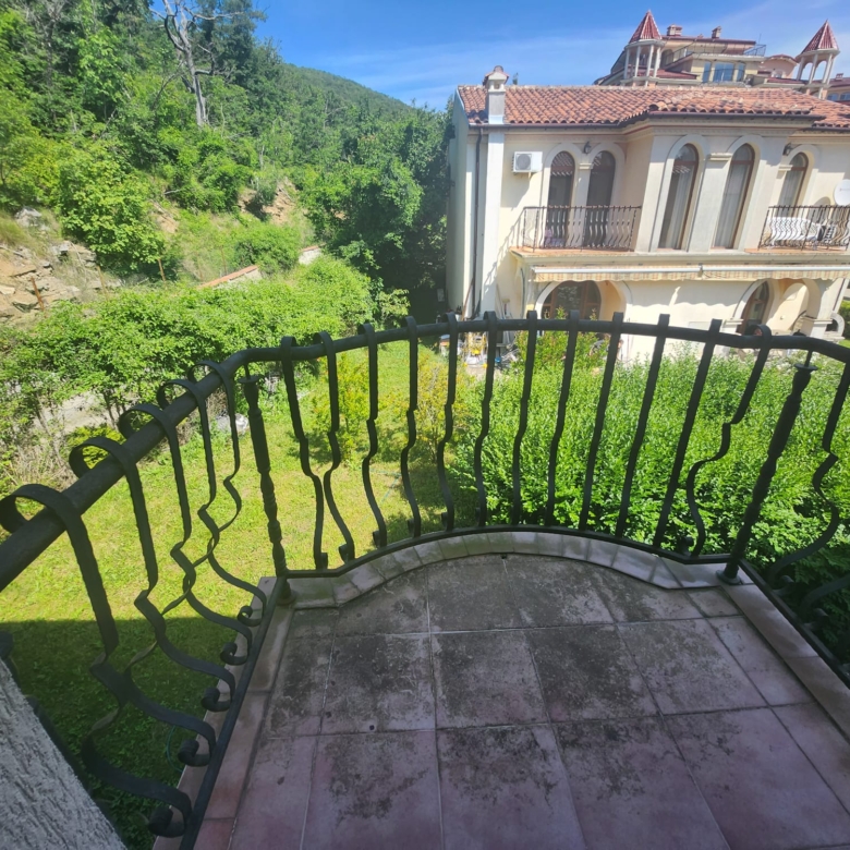 Квартира с 3-мя спальнями в к-с Vila Romana