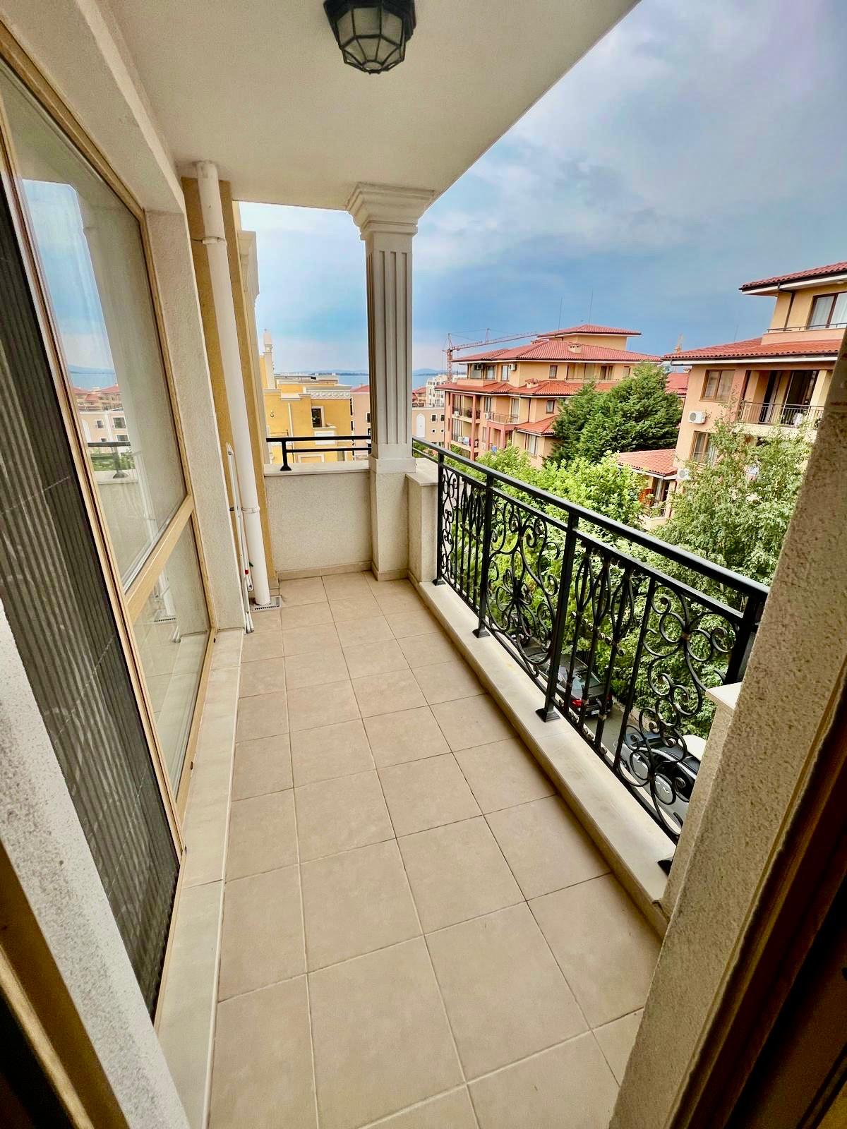 Четырехкомнатная квартира в к-с Villa Florence