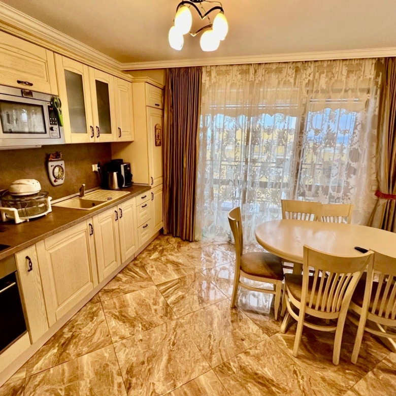 Четырехкомнатная квартира в к-с Villa Florence