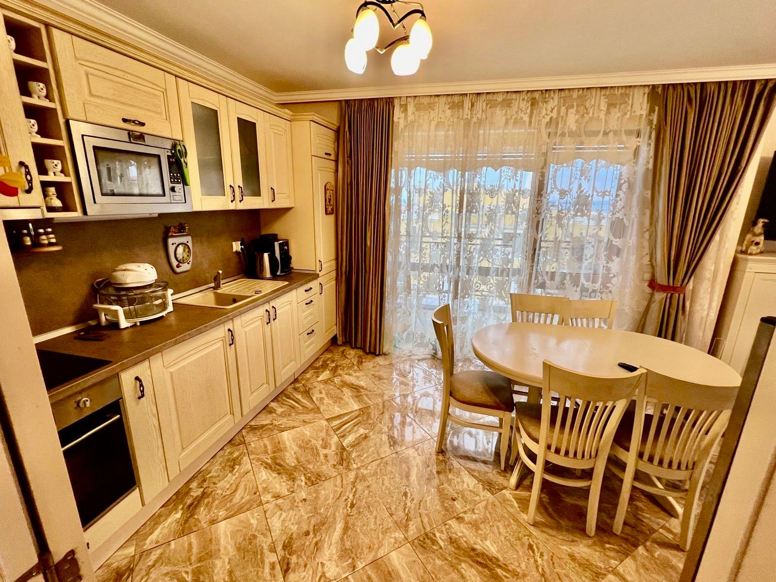 Четырехкомнатная квартира в к-с Villa Florence