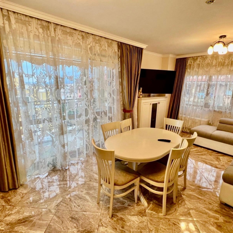 Четырехкомнатная квартира в к-с Villa Florence