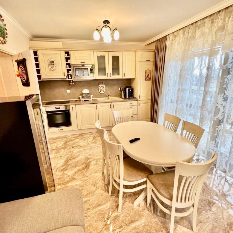 Четырехкомнатная квартира в к-с Villa Florence