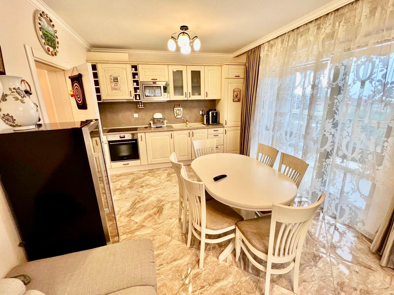 Четырехкомнатная квартира в к-с Villa Florence