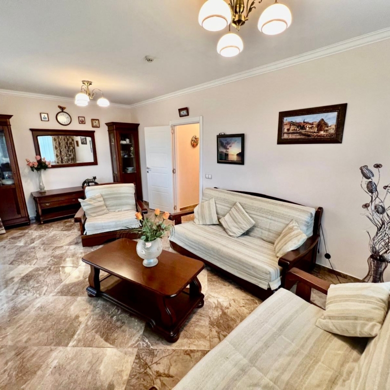 Четырехкомнатная квартира в к-с Villa Florence